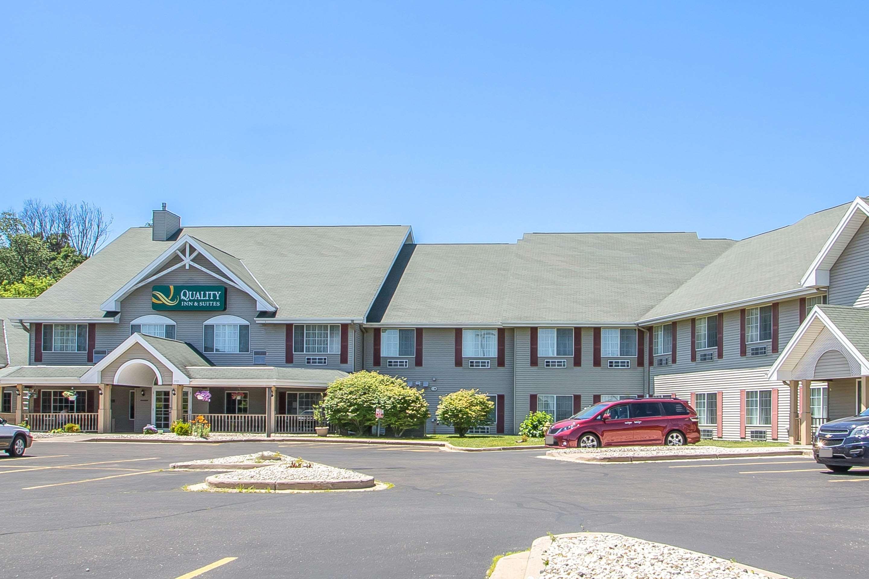 Quality Inn & Suites East Troy I-43 Exterior photo