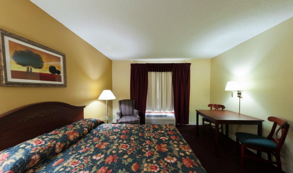 Quality Inn & Suites East Troy I-43 Room photo