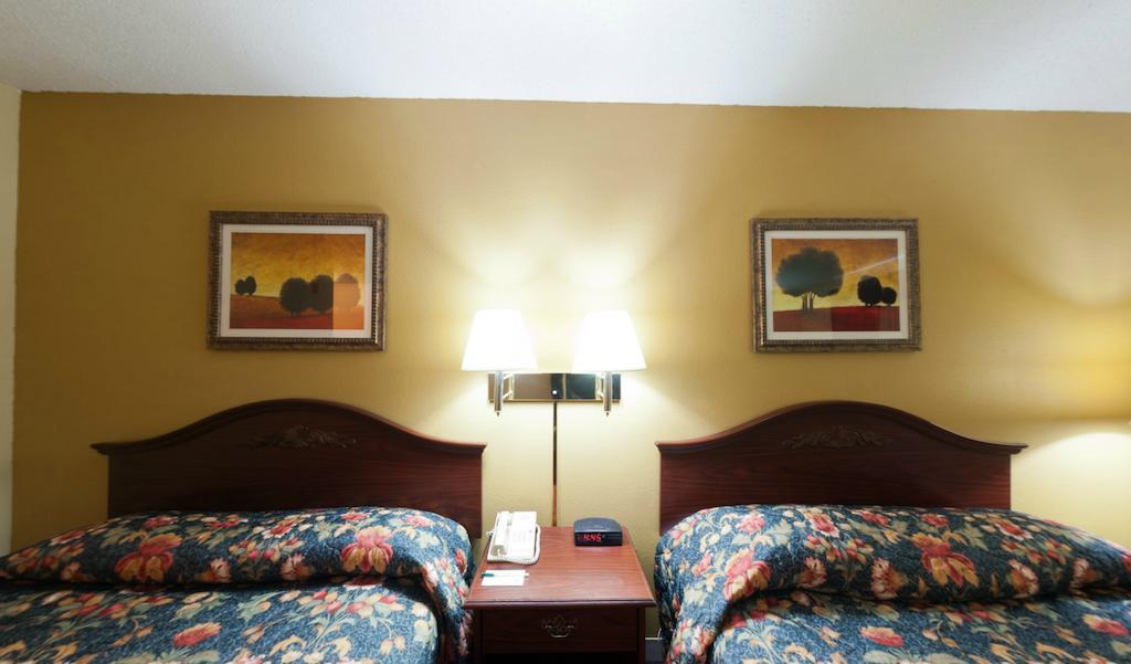 Quality Inn & Suites East Troy I-43 Room photo