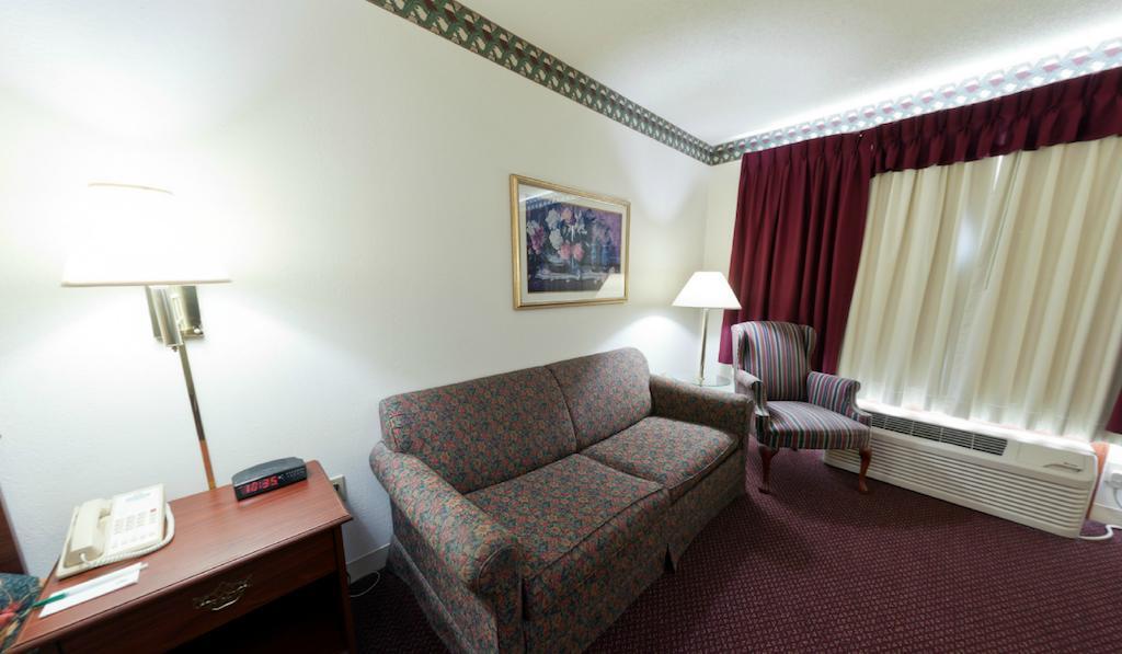 Quality Inn & Suites East Troy I-43 Room photo