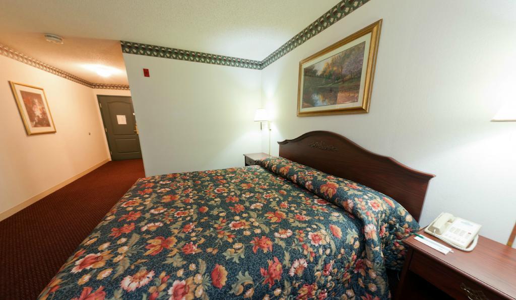 Quality Inn & Suites East Troy I-43 Room photo